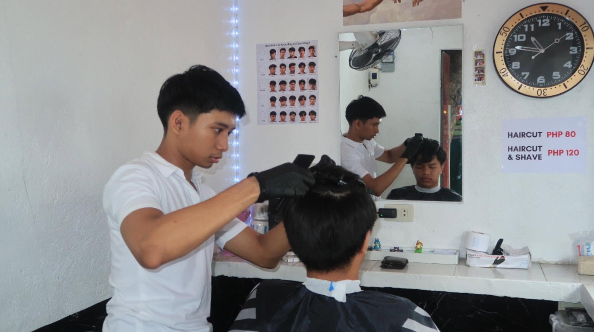 Klasik Fades barber at work